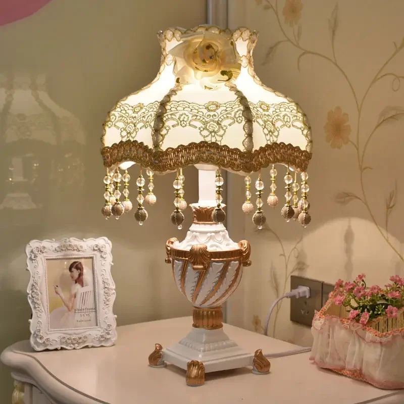 Decor Lighting The Parade - مصباح طاولة نورديك بتصميم أميرة عتيق،