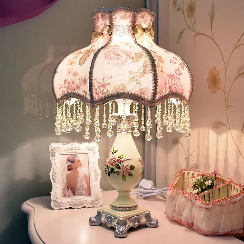 مصباح طاولة نورديك بتصميم أمير - مراجعة Decor Lighting The Parade وسعره