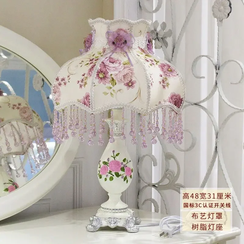 مصباح طاولة نورديك بتصميم أمير - مراجعة Decor Lighting The Parade وسعره