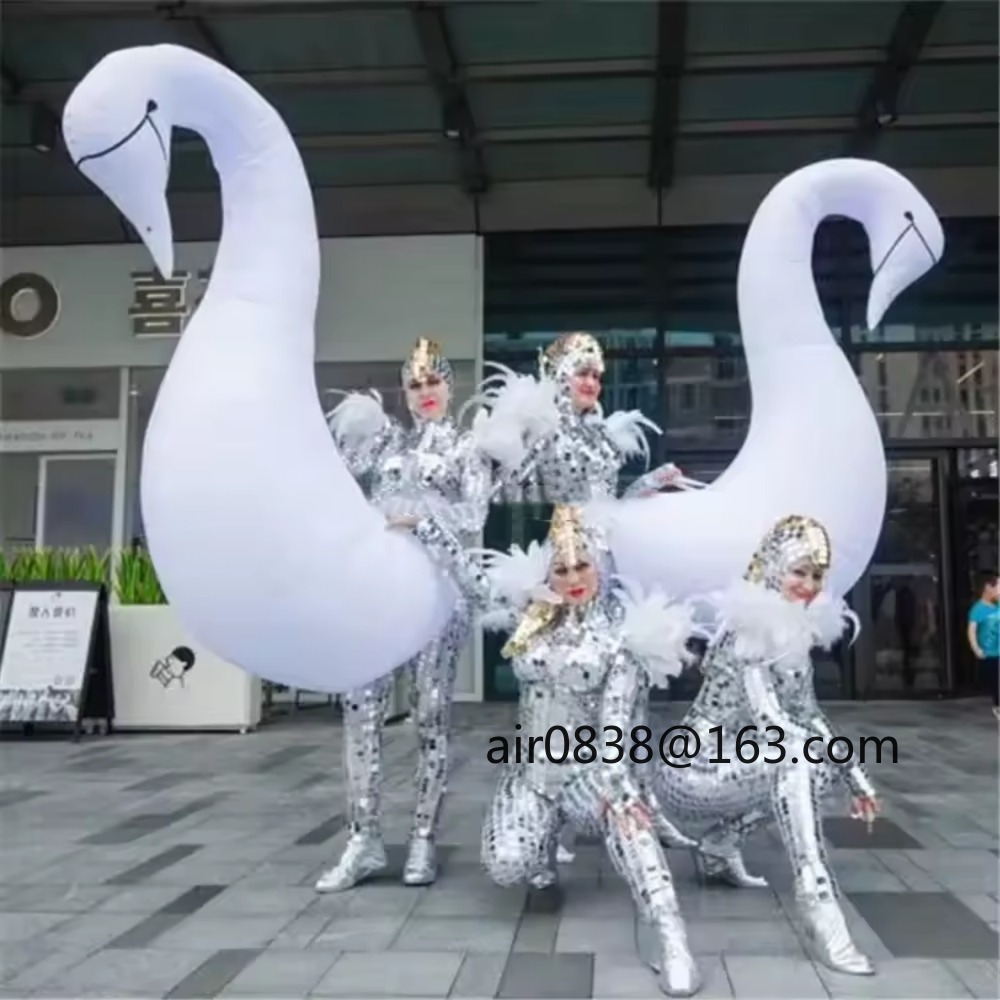 زي بجعة قابل للنفخ يمكن ارتداؤ - مراجعة Decor Lighting The Parade وسعره